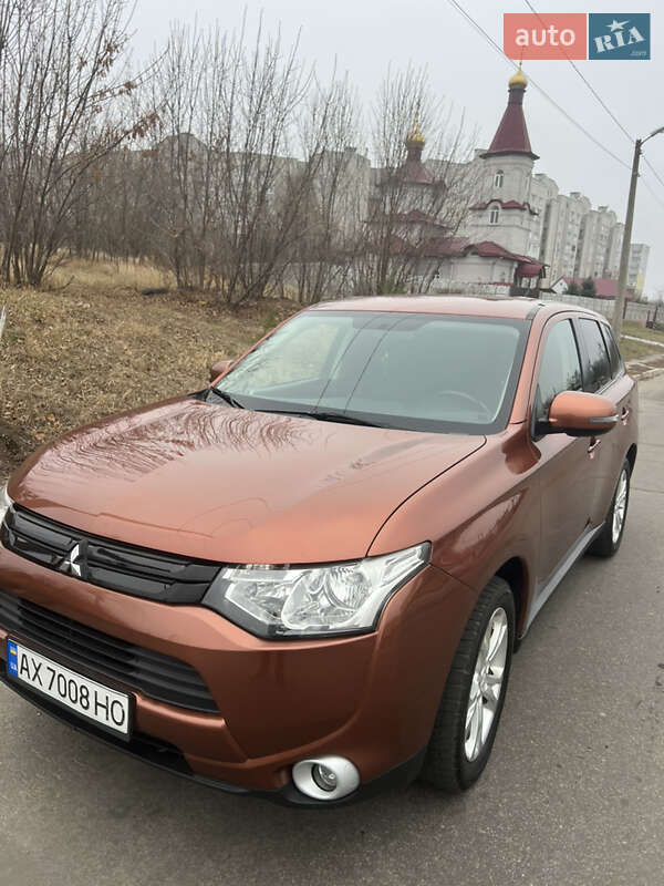 Позашляховик / Кросовер Mitsubishi Outlander 2013 в Харкові