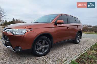 Внедорожник / Кроссовер Mitsubishi Outlander 2015 в Ивано-Франковске