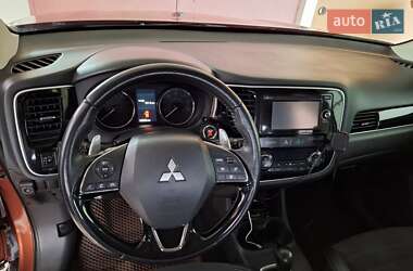 Внедорожник / Кроссовер Mitsubishi Outlander 2015 в Запорожье