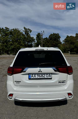 Внедорожник / Кроссовер Mitsubishi Outlander 2018 в 