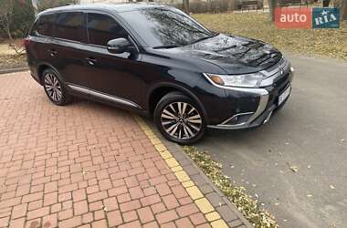 Внедорожник / Кроссовер Mitsubishi Outlander 2019 в Николаеве