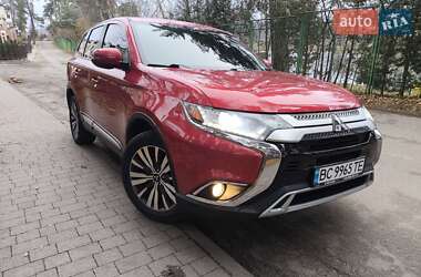 Позашляховик / Кросовер Mitsubishi Outlander 2019 в Львові