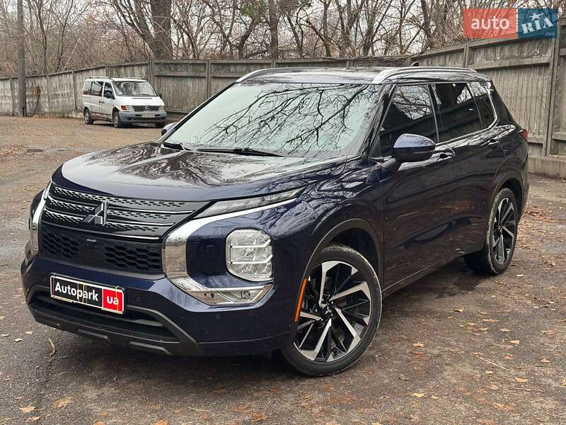 Внедорожник / Кроссовер Mitsubishi Outlander 2021 в Киеве