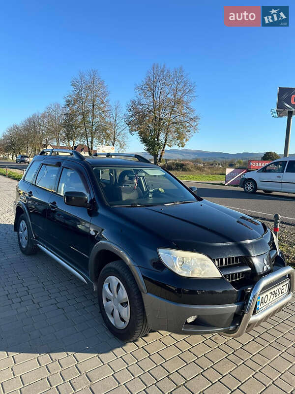 Внедорожник / Кроссовер Mitsubishi Outlander 2005 в Тячеве