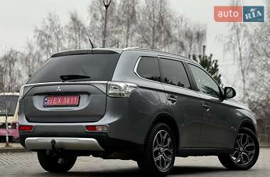 Позашляховик / Кросовер Mitsubishi Outlander 2015 в Дрогобичі