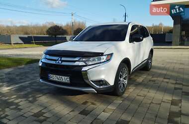 Позашляховик / Кросовер Mitsubishi Outlander 2016 в Ужгороді