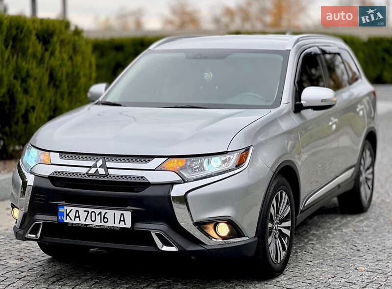 Внедорожник / Кроссовер Mitsubishi Outlander 2019 в Хмельницком