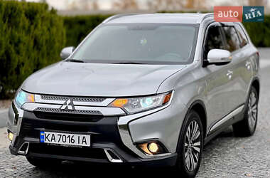 Внедорожник / Кроссовер Mitsubishi Outlander 2019 в 