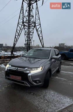 Позашляховик / Кросовер Mitsubishi Outlander 2019 в Києві