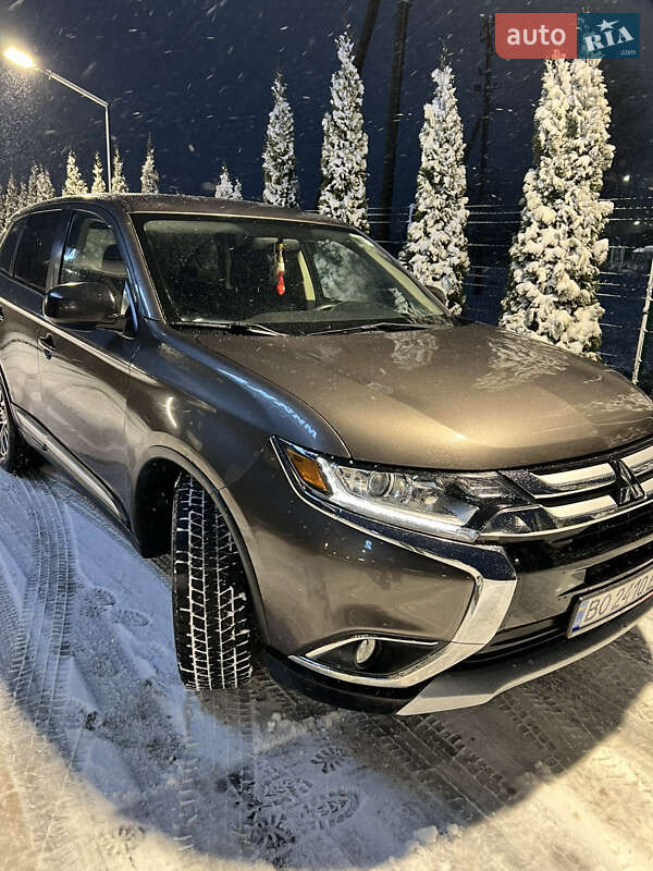 Позашляховик / Кросовер Mitsubishi Outlander 2018 в Кременці