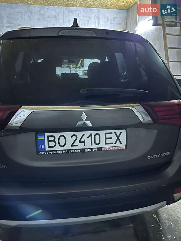 Позашляховик / Кросовер Mitsubishi Outlander 2018 в Кременці