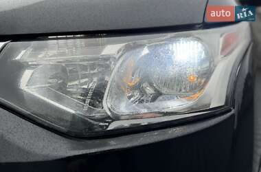 Внедорожник / Кроссовер Mitsubishi Outlander 2014 в 