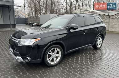 Внедорожник / Кроссовер Mitsubishi Outlander 2014 в 