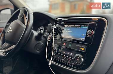 Внедорожник / Кроссовер Mitsubishi Outlander 2014 в 