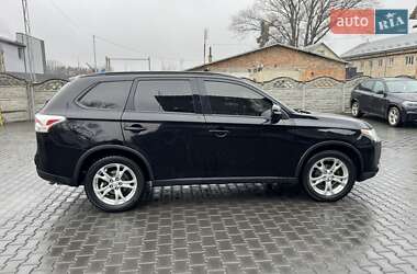 Внедорожник / Кроссовер Mitsubishi Outlander 2014 в 