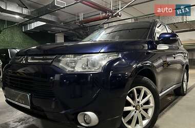 Позашляховик / Кросовер Mitsubishi Outlander 2013 в Києві