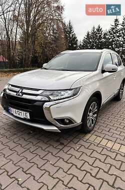 Позашляховик / Кросовер Mitsubishi Outlander 2015 в Миргороді