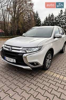 Внедорожник / Кроссовер Mitsubishi Outlander 2015 в 