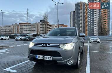 Позашляховик / Кросовер Mitsubishi Outlander 2013 в Києві