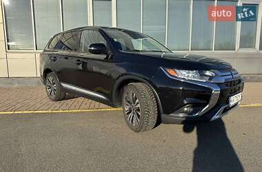 Позашляховик / Кросовер Mitsubishi Outlander 2019 в Києві