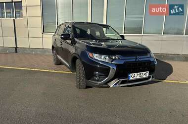 Позашляховик / Кросовер Mitsubishi Outlander 2019 в Києві