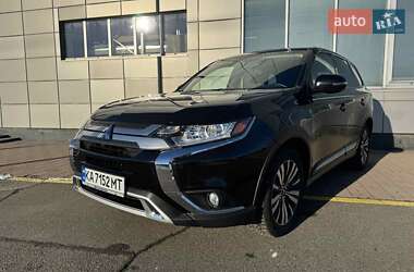 Позашляховик / Кросовер Mitsubishi Outlander 2019 в Києві