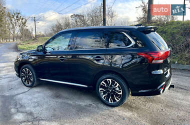 Позашляховик / Кросовер Mitsubishi Outlander 2018 в Львові