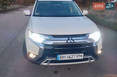 Позашляховик / Кросовер Mitsubishi Outlander 2016 в Одесі