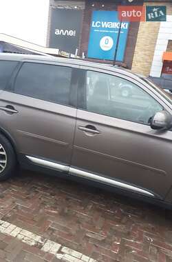 Внедорожник / Кроссовер Mitsubishi Outlander 2016 в Харькове