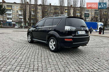 Внедорожник / Кроссовер Mitsubishi Outlander 2011 в 