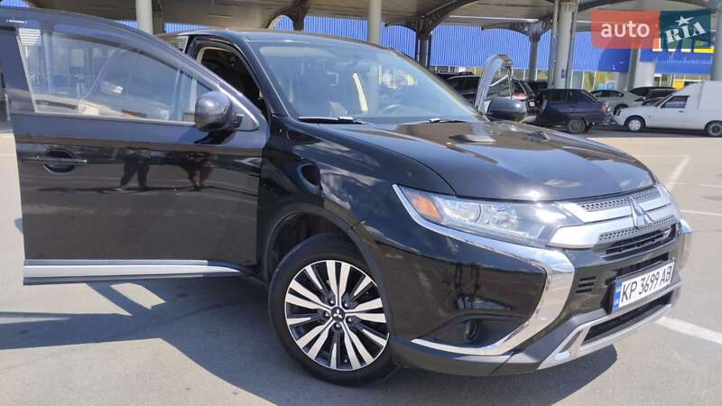 Позашляховик / Кросовер Mitsubishi Outlander 2019 в Запоріжжі