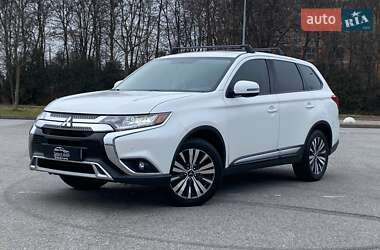 Позашляховик / Кросовер Mitsubishi Outlander 2018 в Львові