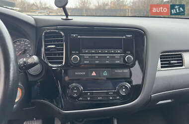 Внедорожник / Кроссовер Mitsubishi Outlander 2013 в 