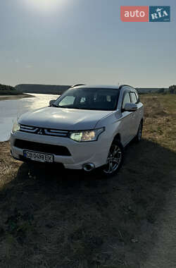 Внедорожник / Кроссовер Mitsubishi Outlander 2012 в 
