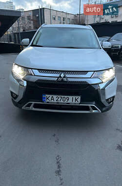 Позашляховик / Кросовер Mitsubishi Outlander 2022 в Києві