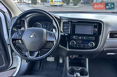 Позашляховик / Кросовер Mitsubishi Outlander 2016 в Дубні