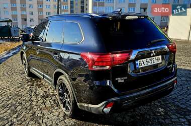 Позашляховик / Кросовер Mitsubishi Outlander 2018 в 