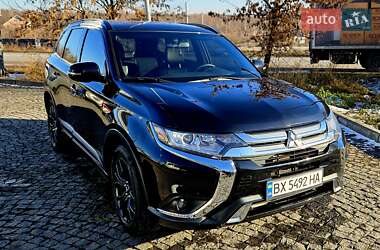 Позашляховик / Кросовер Mitsubishi Outlander 2018 в 