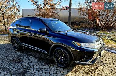 Позашляховик / Кросовер Mitsubishi Outlander 2018 в 