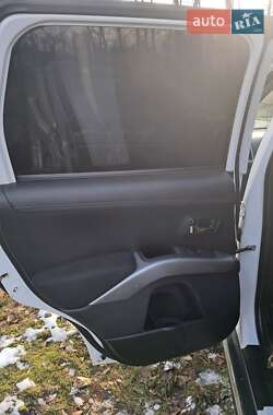 Внедорожник / Кроссовер Mitsubishi Outlander 2010 в 