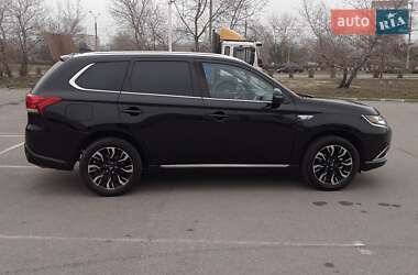 Внедорожник / Кроссовер Mitsubishi Outlander 2017 в Запорожье