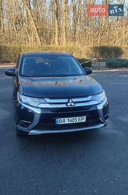 Позашляховик / Кросовер Mitsubishi Outlander 2016 в Знам'янці