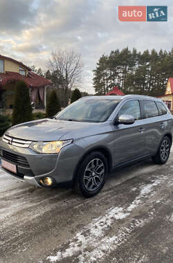 Внедорожник / Кроссовер Mitsubishi Outlander 2015 в Маневичах