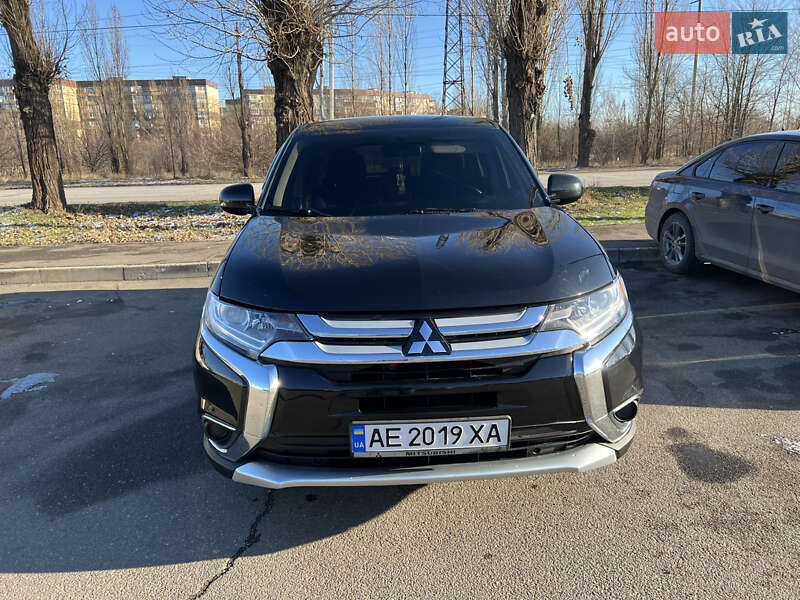 Внедорожник / Кроссовер Mitsubishi Outlander 2017 в Кривом Роге