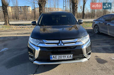 Внедорожник / Кроссовер Mitsubishi Outlander 2017 в 