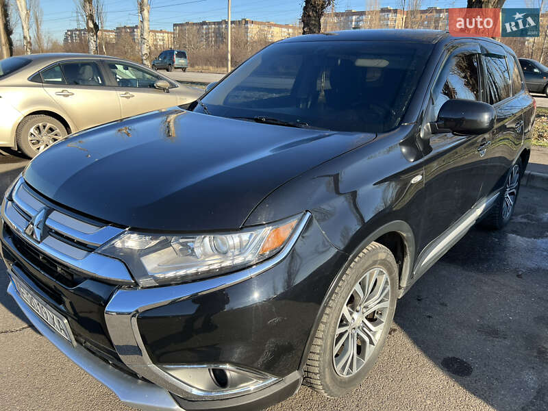 Внедорожник / Кроссовер Mitsubishi Outlander 2017 в Кривом Роге