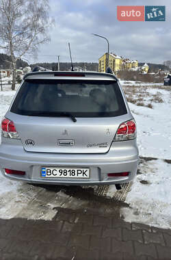 Позашляховик / Кросовер Mitsubishi Outlander 2004 в Східниці