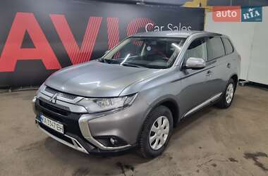 Позашляховик / Кросовер Mitsubishi Outlander 2021 в Києві