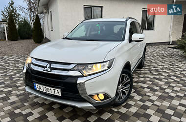 Внедорожник / Кроссовер Mitsubishi Outlander 2015 в 