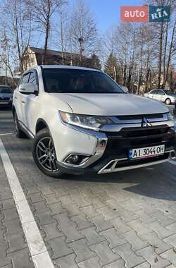 Позашляховик / Кросовер Mitsubishi Outlander 2015 в Ірпені